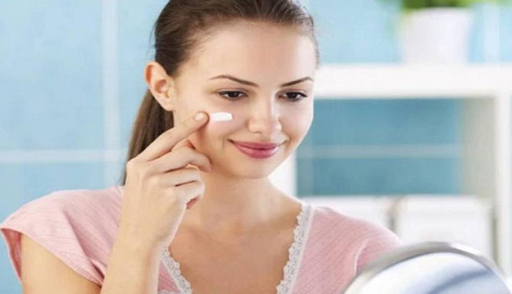 क्या आपकी आंखों के आसपास भी पड़ने लगी हैं झुर्रियां, ये गलतियां बन सकती हैं वजह have wrinkles started falling around your eyes too,these mistakes can be the reason,beauty tips,beauty hacks