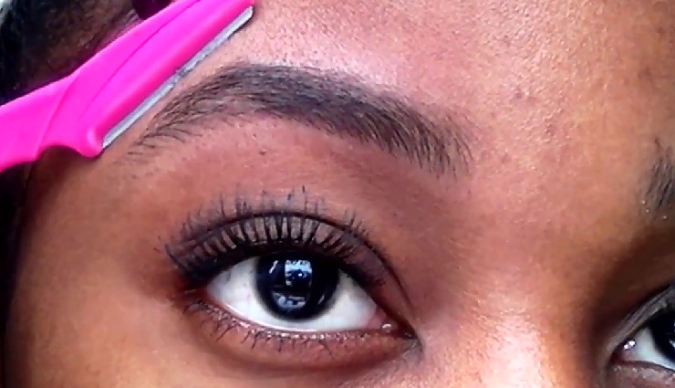 12 Tips To Use Eyebrow Razor at Home Effectively