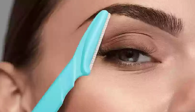 using eyebrow razor at home,eyebrow razor tips,effective eyebrow shaping,home eyebrow grooming,eyebrow razor guide,best eyebrow razor techniques,safe eyebrow shaping,eyebrow shaping essentials,eyebrow razor for beginners,diy eyebrow shaping
