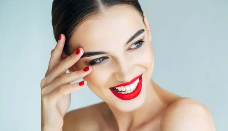 4 Natural Ways to Grow Thick Eyebrows