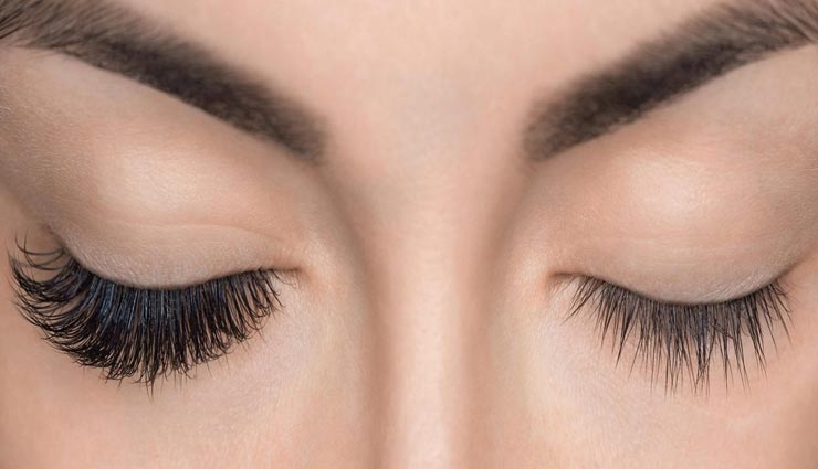 आँखों की पलकें बढ़ाती है चहरे का आकर्षण, इन्हें घना बनाने के लिए आजमाए ये प्राकृतिक तरीके