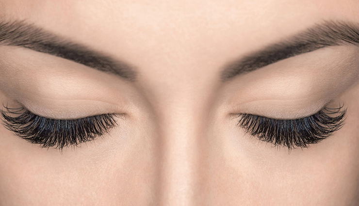 ways to get thicker lashes,eye lashes tips,beauty tips,beauty hacks