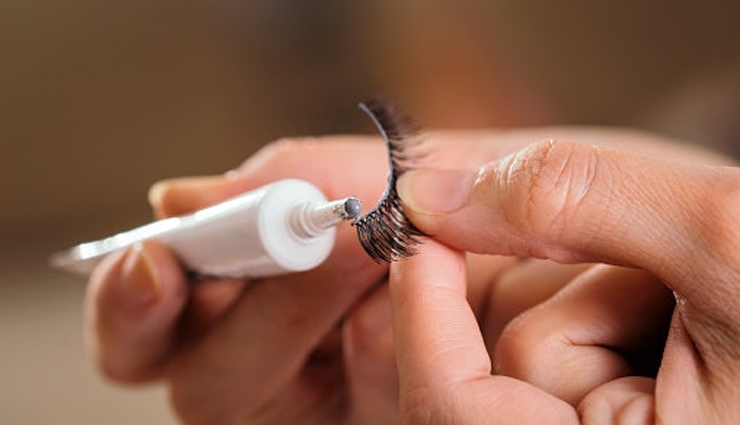 tips to use false eye lashes,beauty tips,beauty hacks