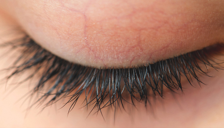 3 DIY Serum To Help You Grow Heavy Eyelashs