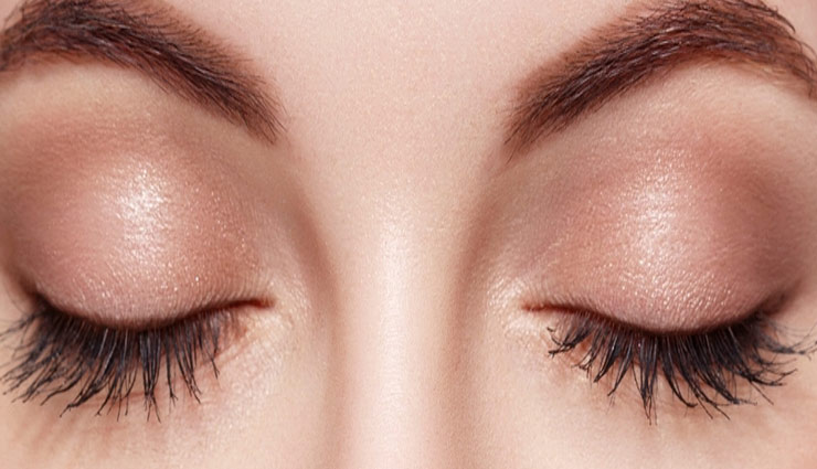 पलकों की ख़ूबसूरती बनाती है आपको आकर्षक, इन उपायों से बनाए इन्हें घना और लंबा