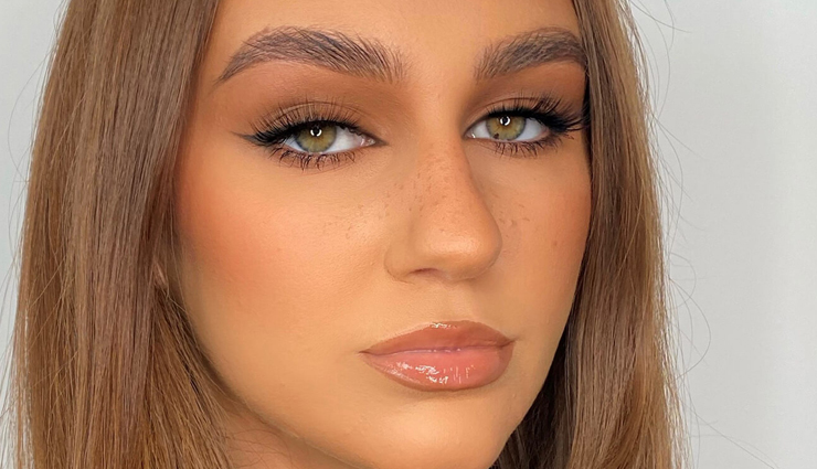 apply eyeliner with perfection,eyeliners tips,applying eyeliner tips,beauty tips,beauty hacks