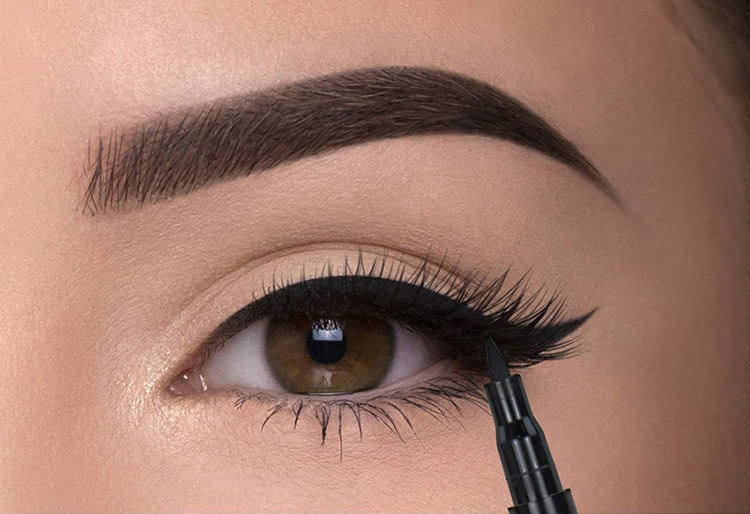 eyeliner according to eyeshape,tips to apply eyeline,beauty tips,makeup tips ,ब्यूटी टिप्स, ब्यूटी टिप्स हिंदी में, मेकअप टिप्स, खूबसूरत आँखें, आँखों के अनुसार आईलाइनर, आईलाइनर टिप्स 