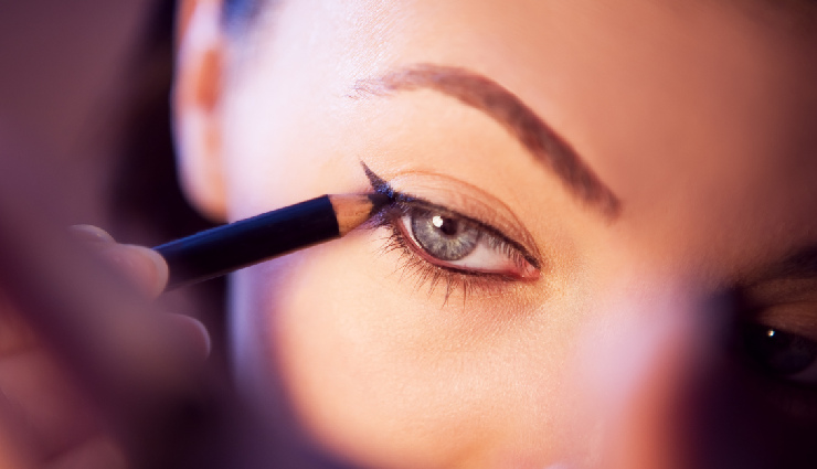 8 Tricks To Make Your Eyeline Last Long