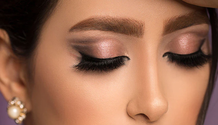 wedding makeup tips,natural makeup look,flawless foundation,long-lasting foundation,eye makeup for weddings,defined eyebrows,subtle blush,highlighter application,long-lasting lipstick,setting spray,makeup longevity,bridal beauty tips,makeup for wedding guests,makeup for bridal party,makeup for special occasions,makeup for all-day wear,makeup for festive events,makeup primer,eye shadow techniques,lipstick longevity