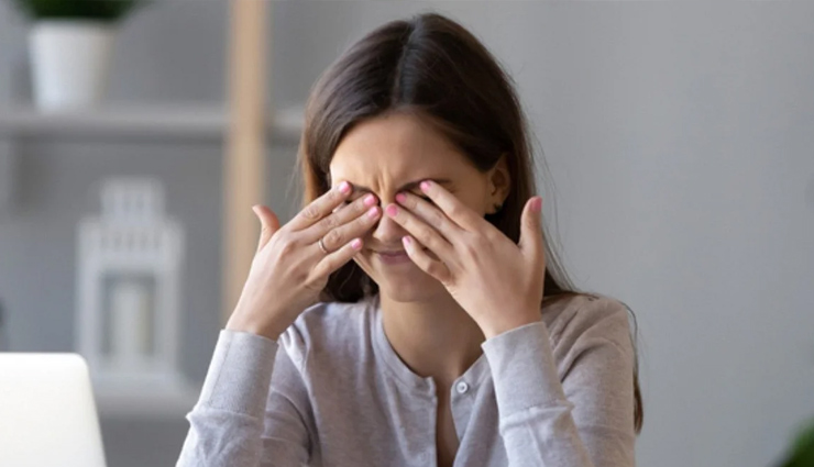 contact lenses,mistakes while using contact lenses,eyes care tips,what can go wrong with contact lenses,contact lenses care tips,healthy living