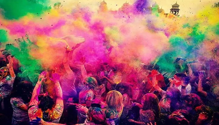 Holi 2020 : होली का रंग कर रहा आंखों को परेशान, रखें इन बातों का ध्यान Health tips,health tips in hindi,holi color in eyes,eye care tips,eyes safety tips