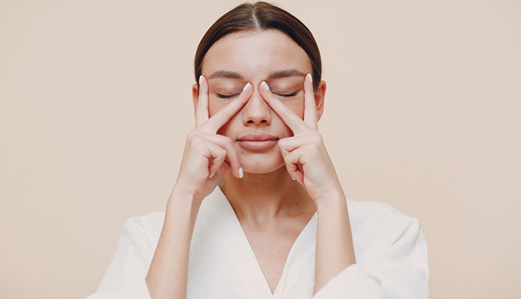 sandalwood oil benefits for skin,skincare benefits of sandalwood oil,sandalwood oil for acne treatment,anti-inflammatory properties of sandalwood oil,astringent effects of sandalwood oil,moisturizing properties of sandalwood oil,antioxidant benefits of sandalwood oil for anti-aging,sandalwood oil for even skin tone,sandalwood oil for radiant skin,calming aroma of sandalwood oil