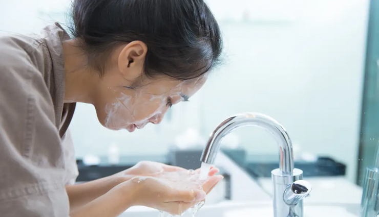 right way of washing face,tips to wash face,washing our face in right manner,beauty tips,beauty hacks