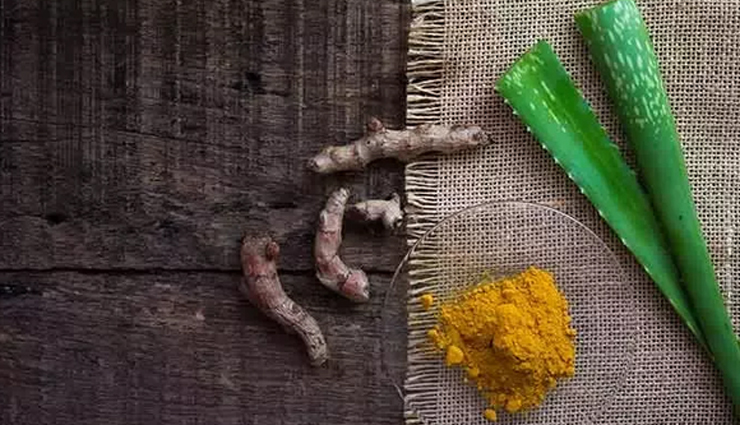 aloe vera & turmeric,multani mitti & lemon,sandalwood & rose water,neem & turmeric,honey & garlic,homemade face packs,face packs for acne free skin,acne care tips,skin care tips,beauty tips