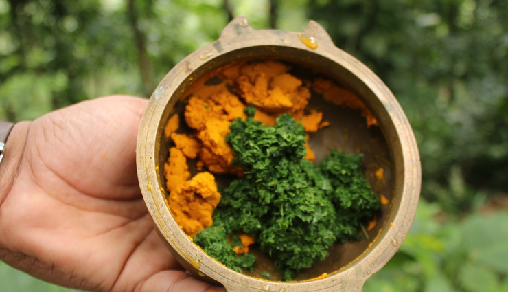 aloe vera & turmeric,multani mitti & lemon,sandalwood & rose water,neem & turmeric,honey & garlic,homemade face packs,face packs for acne free skin,acne care tips,skin care tips,beauty tips