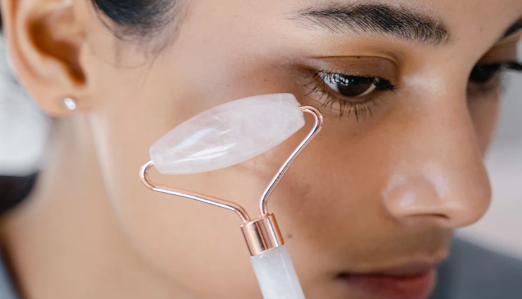 ट्रेंडी ब्यूटी टूल्स का हिस्सा हैं फेस रोलर, जानें इसके फायदे और इस्तेमाल का तरीका face rollers,benefits of face rollers,facial massage,anti-aging tools,skincare routines,lymphatic drainage,acupressure,how to use face rollers,proper face roller techniques,facial circulation,face roller benefits for skin,face rolling for wrinkles,anti-aging face rollers,face roller for lymphatic drainage,face roller for glowing skin,best face rollers for skincare,face roller for puffiness,cooling face rollers,jade face roller benefits,rose quartz face roller benefits,facial sculpting with face rollers,daily face roller routine,reducing face swelling with rollers,face roller for relaxation,face roller for tightening skin,how to choose a face roller,face roller for under-eye bags,benefits of facial massage tools,diy face roller massage,face roller for improved circulation,incorporating face rollers into skincare,facial rolling for stress relief,techniques for effective face rolling,face rollers for acne-prone skin,face roller for better absorption of skincare products,natural face lifting tools,face roller for reducing fine lines,face roller for contouring,face roller benefits for radiant skin,integrating face rollers into beauty regimen