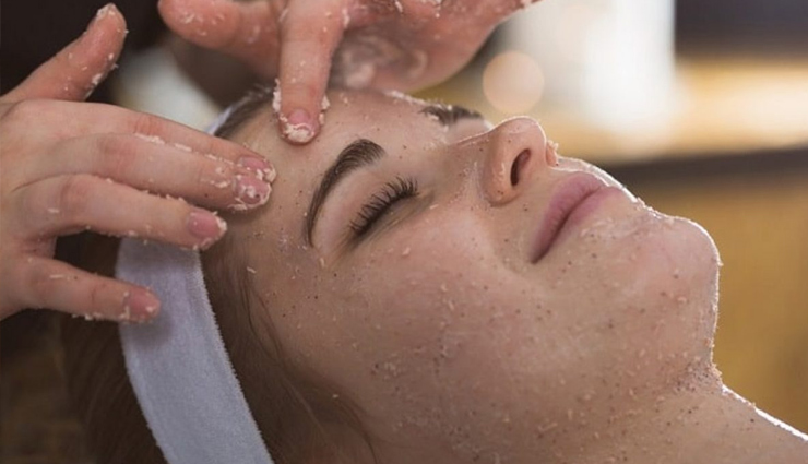 Dead Skin हटाने से त्‍वचा पर आएगा ग्‍लो, ले इन घरेलू फेस स्क्रब की मदद
