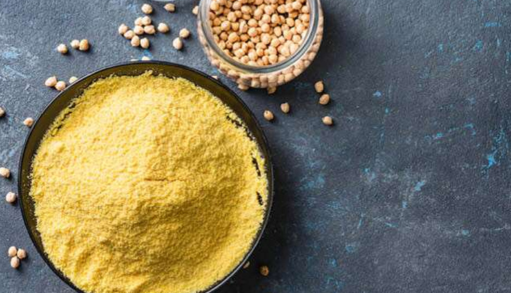 multani mitti and rose water,cucumber and tomato,honey and lemon,honey and milk,almond oil and aloe vera,yoghurt and besan,oatmeal and milk cream,orange peel and curd,papaya and milk,neem powder and besan,homemade face cleansers,homemade face wash,skin care tips,beauty tips