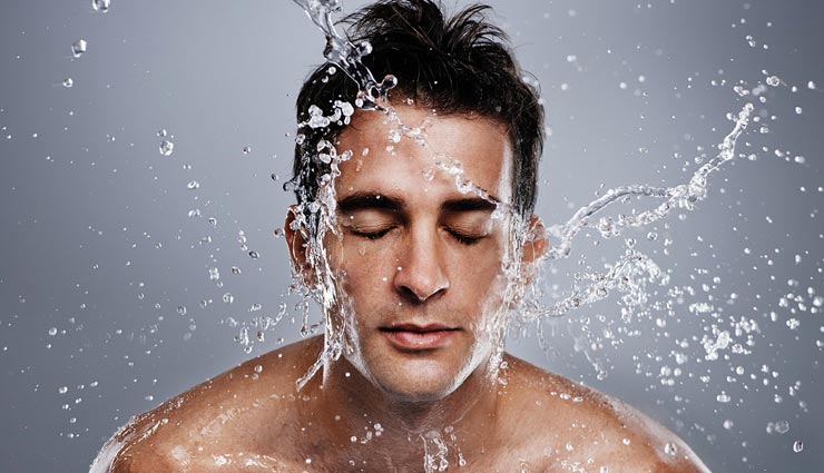 फेसवॉश का इस्तेमाल करें जरा संभलकर, होते हैं हैरान करने वाले ये 4 नुकसान