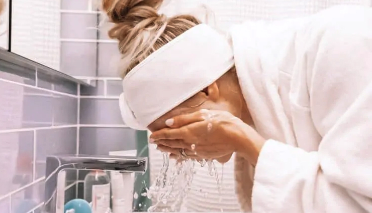 ग्लोइंग स्किन दिलाने में मदद करता हैं फेशियल, रखना पड़ेगा इन बातों का ध्यान facial,facial tips,facial beauty tips,beauty,beauty tips,skin care tips,skin beauty