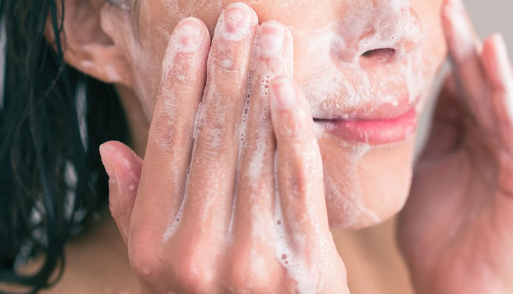 आपके चेहरे को निखार दे सकता हैं पील-ऑफ मास्क, इस्तेमाल के समय ना करें ये गलतियां using peel-off masks safely,how to use peel-off masks correctly,peel-off mask application tips,safe application of peel-off masks,precautions for using peel-off masks,best practices for peel-off mask usage,avoiding skin irritation with peel-off masks,step-by-step guide to using peel-off masks,tips for effective peel-off mask removal,ensuring skin safety with peel-off masks