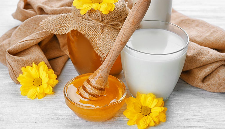 multani mitti and rose water,cucumber and tomato,honey and lemon,honey and milk,almond oil and aloe vera,yoghurt and besan,oatmeal and milk cream,orange peel and curd,papaya and milk,neem powder and besan,homemade face cleansers,homemade face wash,skin care tips,beauty tips