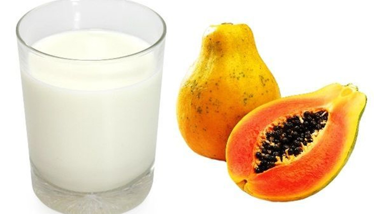 multani mitti and rose water,cucumber and tomato,honey and lemon,honey and milk,almond oil and aloe vera,yoghurt and besan,oatmeal and milk cream,orange peel and curd,papaya and milk,neem powder and besan,homemade face cleansers,homemade face wash,skin care tips,beauty tips