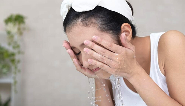 Skin Care Tips: जानिए गर्मी में दिन में कितनी बार धोना चाहिए चेहरा, बनी रहेगी नमी