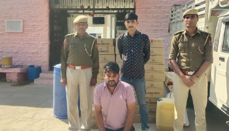 मकान में बंकर बना चला रखी थी अवैध शराब फैक्ट्री, 3409 पव्वे और भारी मात्रा में उपकरण बरामद; एक आरोपी गिरफ्तार