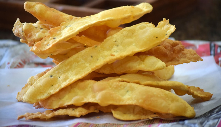 घर पर ही बना सकते हैं स्वादिष्ट और क्रिस्पी गुजराती फाफड़ा #Recipe