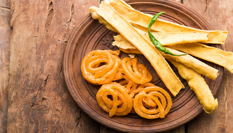 घर पर ही बना सकते हैं पसंदीदा गुजराती स्नैक्स फाफड़ा, जलेबी के साथ लें इसका स्वाद #Recipe 