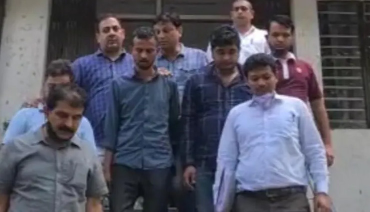 कैंसर की नकली दवाई बेच कमा रहे थे मोटा मुनाफा, दिल्ली पुलिस ने 4 लोगों को किया गिरफ्तार 