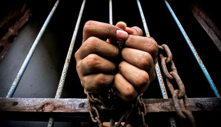 fake cops,fake cops arrested,bus robbed,telangana