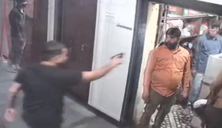 झुंझुनूं : पिस्टल की शेप वाले लाइटर को लहराकर धमकाता रहा युवक, होटल में खाना नहीं खिलाने से था गुस्सा