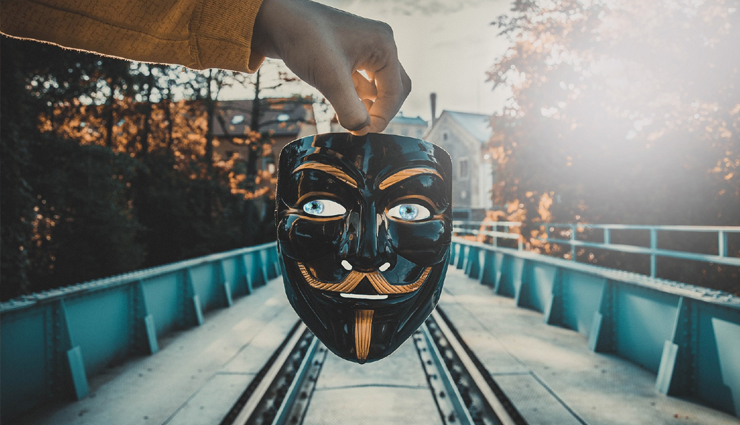 fake people,stay away from fake people,relationship,relationship tips