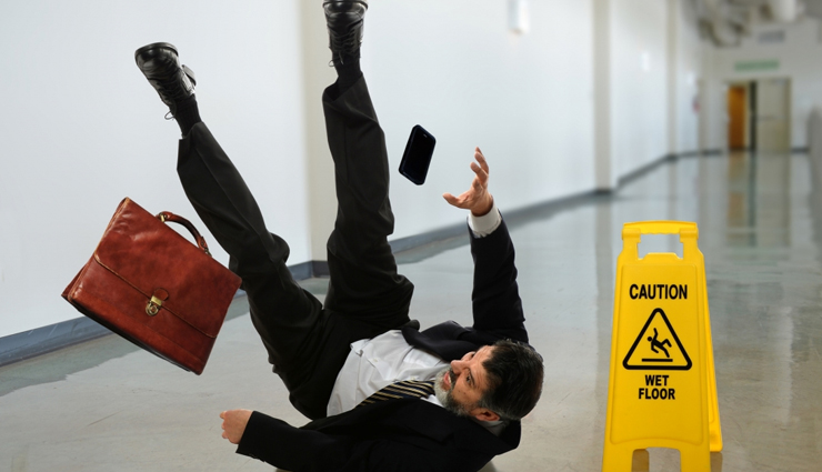 5 things you do when you fall in public,funny things you do when you fall in public,funny