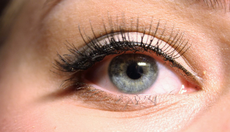 false eyelash application mistakes,common false eyelash errors,avoiding mistakes with false lashes,false eyelash application tips,choosing the right false eyelashes,trimming false eyelashes properly,applying false lashes close enough,concealing false lash glue,step-by-step false eyelash application,tips for applying false eyelashes