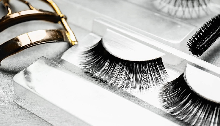 false eyelash application,avoiding false eyelash mistakes,choosing the right false eyelashes,false eyelash trimming tips,proper false eyelash placement,false eyelash removal techniques,eyelash application for beginners,false eyelash maintenance,eyelash shape considerations,tips for applying false eyelashes,false eyelash glue application,concealing false eyelash glue,step-by-step false eyelash guide,eyelash curling tips,eyelash curler techniques,natural look false eyelashes,dramatic false eyelashes,wispy false eyelashes,false eyelash adhesion,tweezers for false eyelash placement