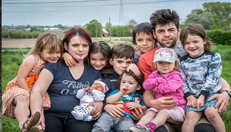 इस कपल ने सिर्फ 4 एल्फाबेट्स का इस्तेमाल कर रख दी अपने 11 बच्चों के नाम