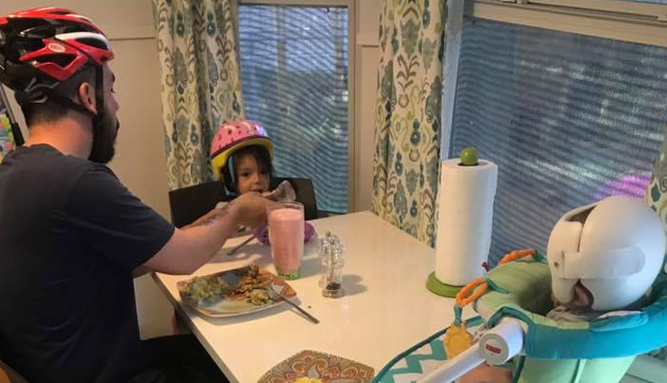 आखिर क्यों यह परिवार घर में भी हेलमेट पहन कर रहता है, वजह आपकी आँखें भी नम कर देगी family that wears helmet at home,helmet,weird family