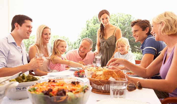 संयुक्त परिवार है जीवन का आधार, मजबूत होता विश्वास का बंधन, खुशियां अपार advantage of joint family,joint family,benefits of joint family,joint family is beneficial for children,mates and me,relationship tips