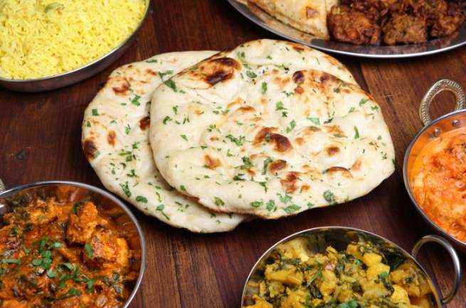 famous dishes in delhi,delhi cuisine ,दिल्ली की डिशेज, दिल्ली की नाईट लाइफ, स्वादिष्ट व्यंजन, दिल्ली के नाईट प्लेस 