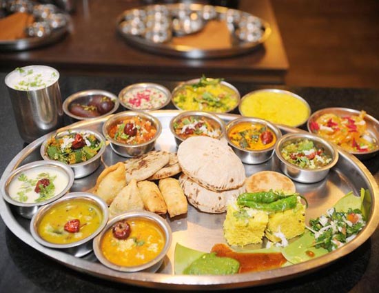 भारत के हर राज्य से जुड़ा है एक खास व्यंजन, जाने कहाँ क्या है मशहुर 