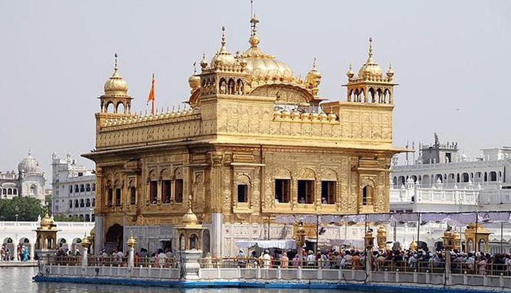 well known landmarks,landmarks in india,the taj mahal,the red fort,the golden temple,the varanasi ghats,fatehpur sikri,ajanta and ellora caves,the victoria memorial