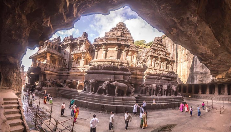 well known landmarks,landmarks in india,the taj mahal,the red fort,the golden temple,the varanasi ghats,fatehpur sikri,ajanta and ellora caves,the victoria memorial