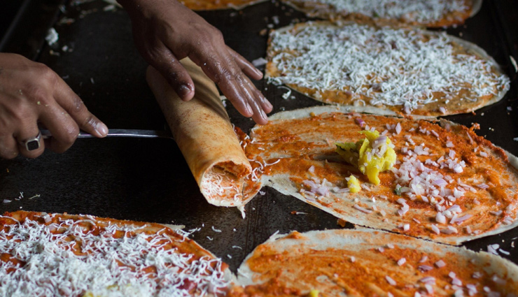 इन 8 स्ट्रीट फूड का स्वाद लिए बिना अधूरा हैं पुणे ट्रिप, कभी नहीं भूल पाएंगे इनका चटकारा 