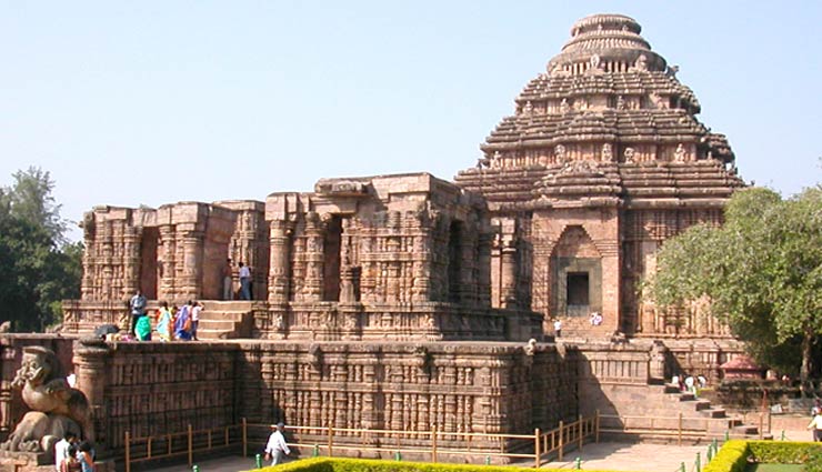 temples in india,famous temples in india,temples in india with highest visitors,shiv khori,jammu & kashmir,vaishno devi temple,siddhivinayak temple,mumbai,sanchi stupa,golden temple,amritsar