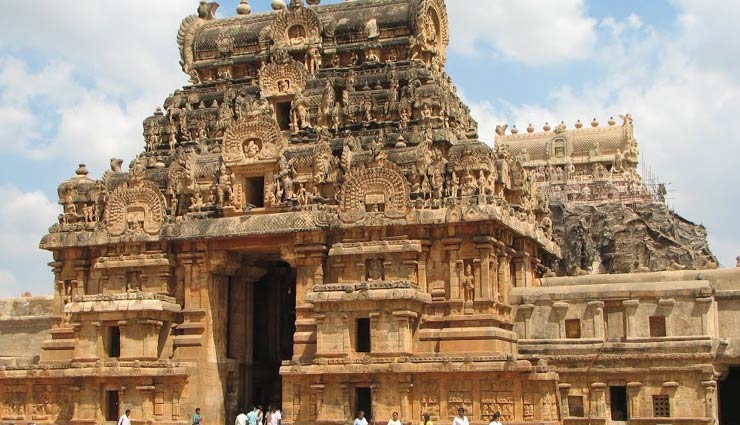 temples in india,famous temples in india,temples in india with highest visitors,shiv khori,jammu & kashmir,vaishno devi temple,siddhivinayak temple,mumbai,sanchi stupa,golden temple,amritsar