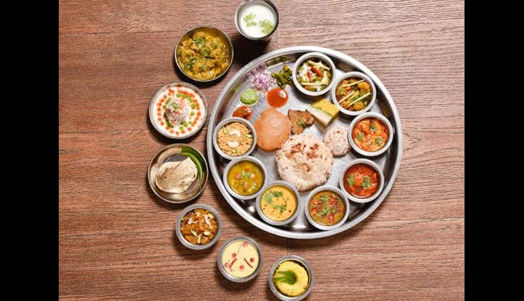 different mouthwatering thali,different thali in india,rajasthani thali,gujarati thali,kerala thali,punjabi thali,haryanvi thali