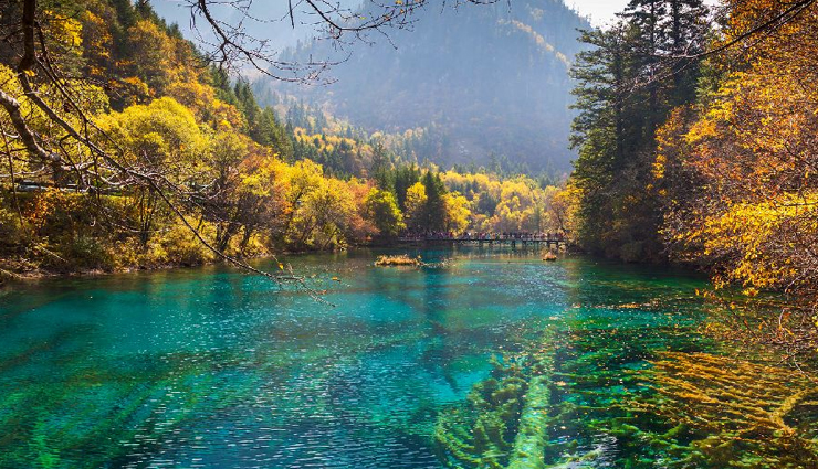 valley of the ten peaks,canada,yosemite valley,united states,kalalau valley,valle de la luna,chile,lauterbrunnen valley,switzerland,valley of flowers,india,barun valley,nepal,jiuzhaigou valley,china,danum valley,borneo,valley of geysers,russia,famous valleys in the world,valleys